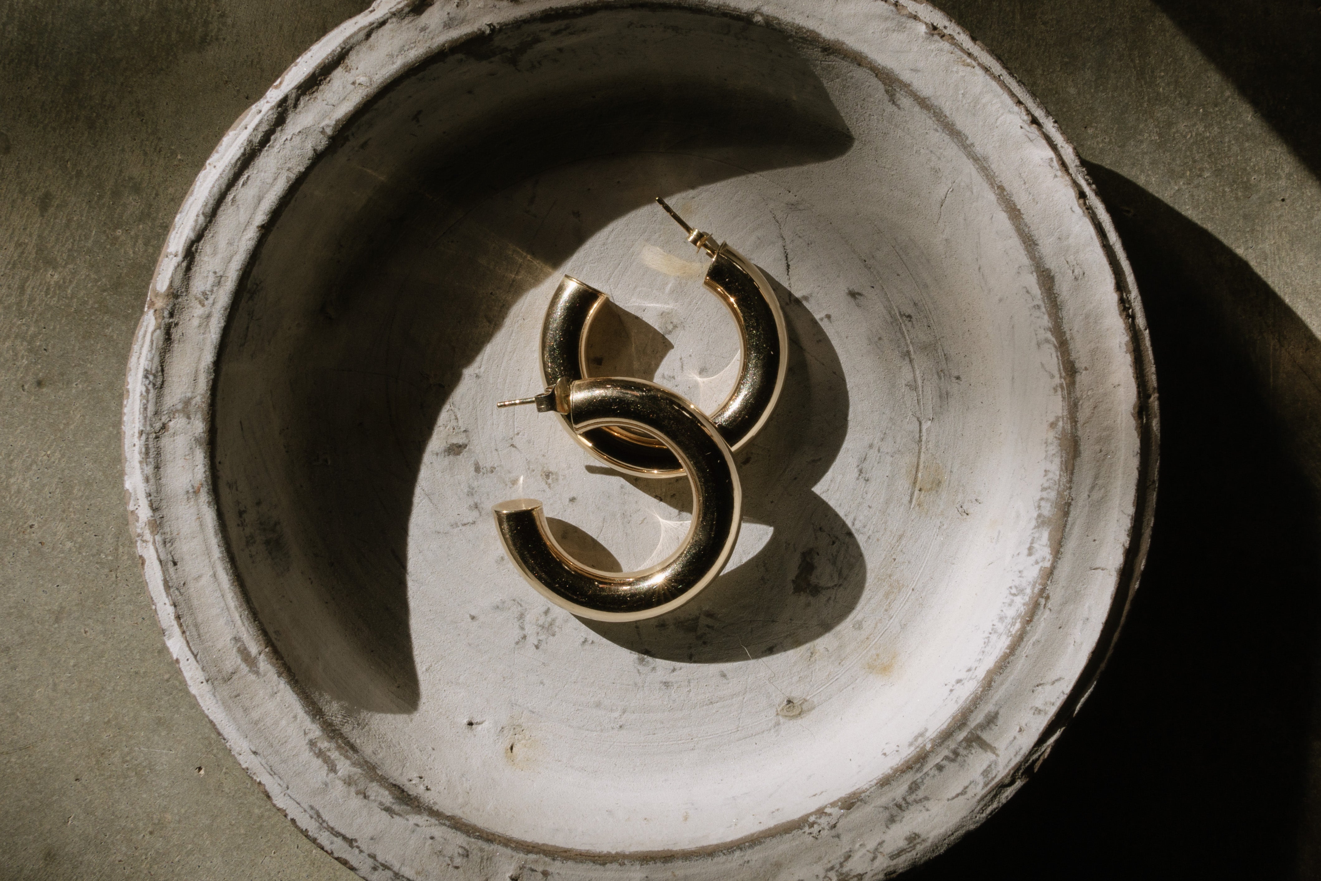 'LOLA' Hollow Gold Hoops